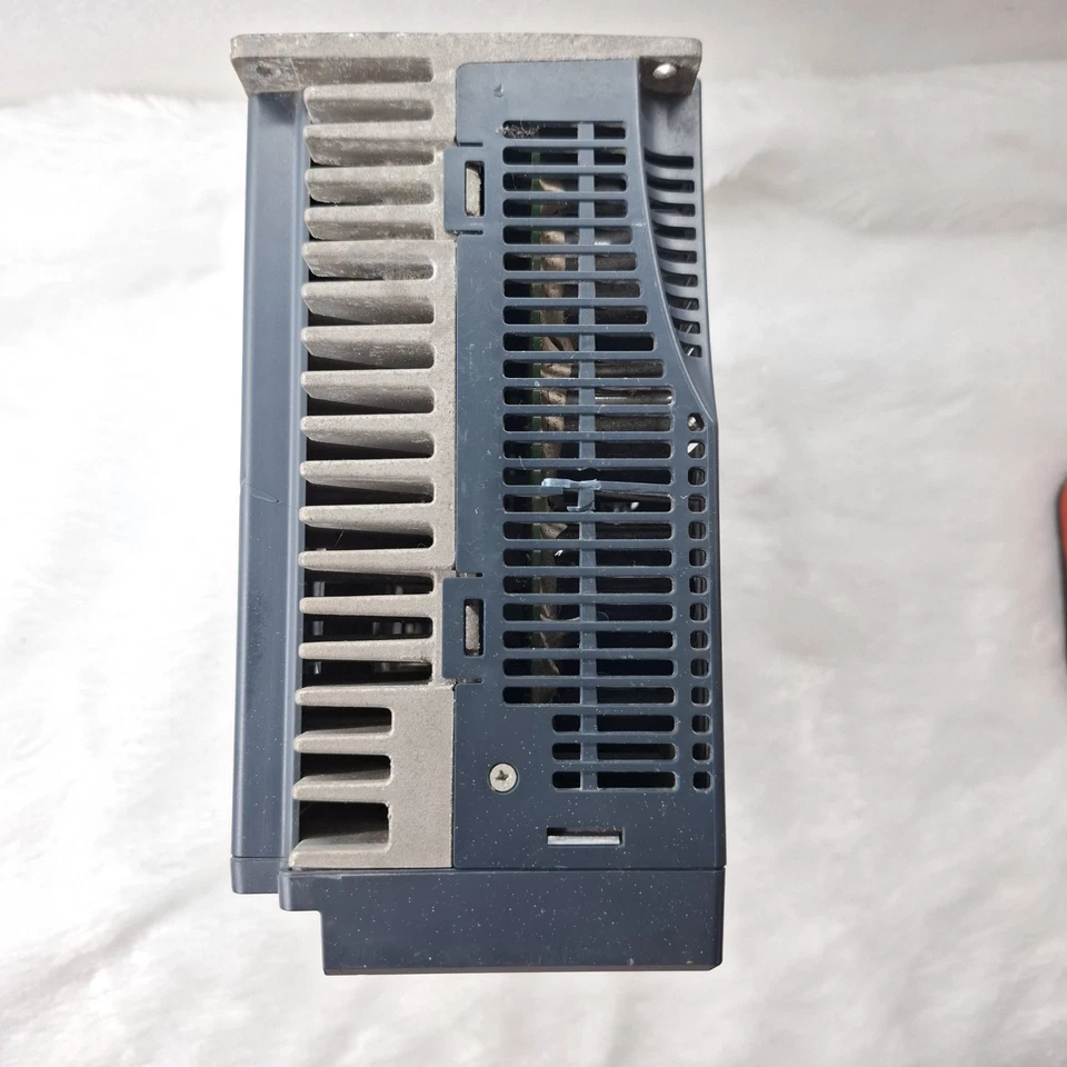 GE FANUC IC800VMA202-BB VersaMotion SERVO DRIVE 200-230V 3PH 50/60Hz FAST SHIP